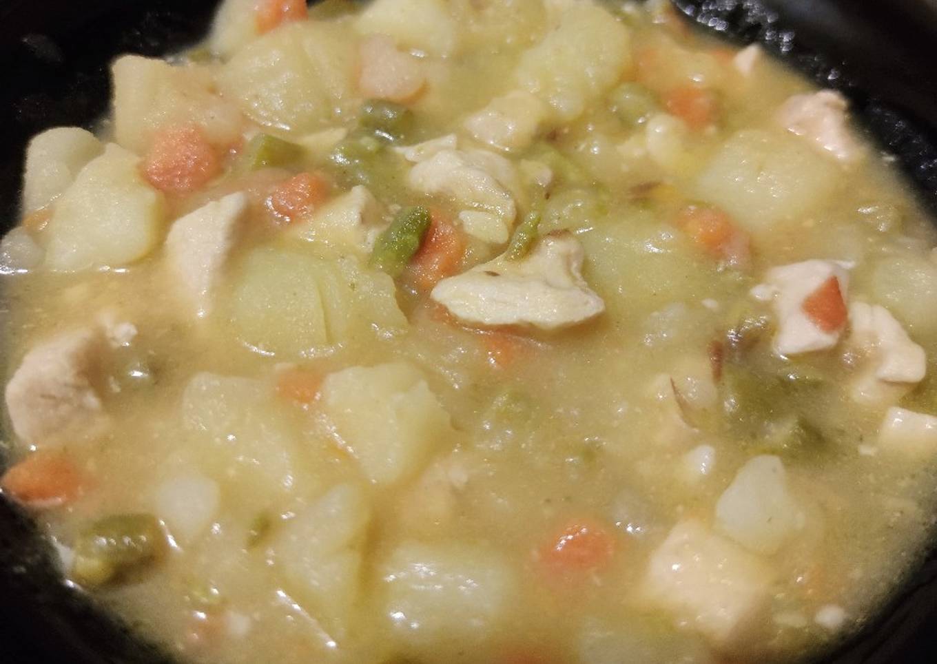 Guiso de pollo🍗 con patatas🥔 y espárragos🍲