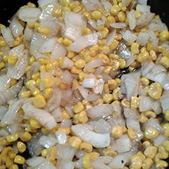 A picture of Corn and onions.