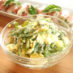 A picture of Spinach and Boiled Egg Salad with Sesame Dressing.