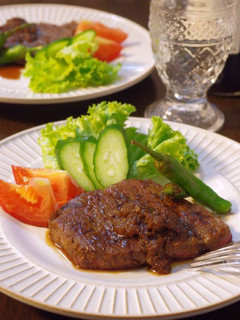 A picture of Beef Steak with Grated Onion Sauce.