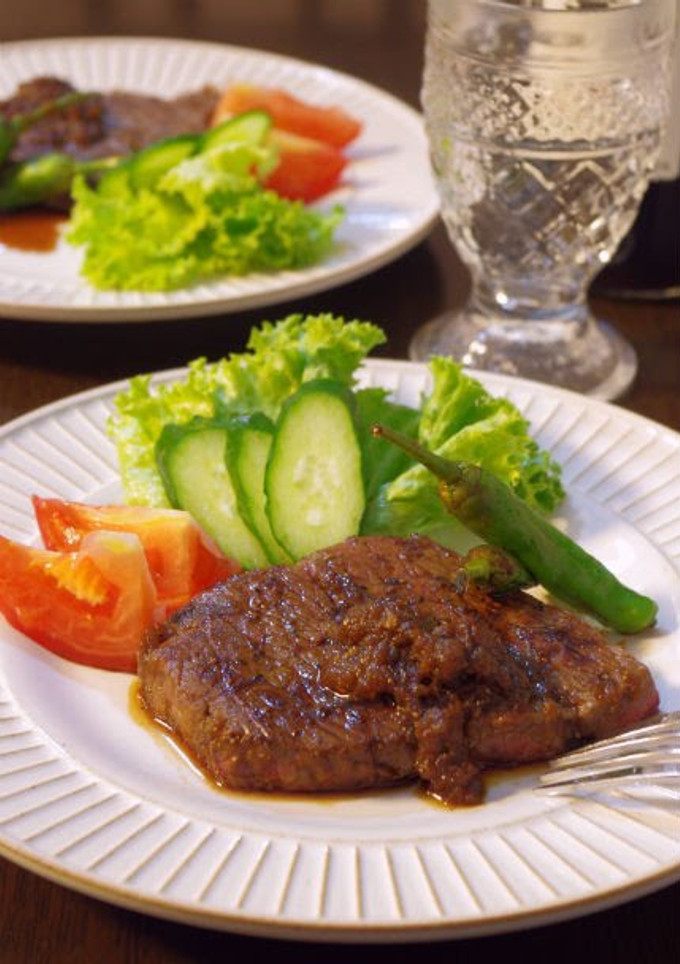 A picture of Beef Steak with Grated Onion Sauce.