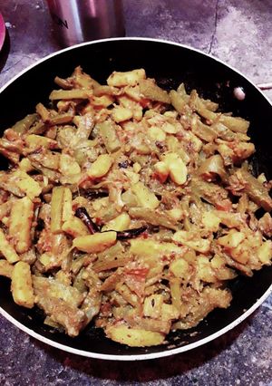 আলু পটলের চচ্চড়ি (aloo potoler chorchori recipe in Bengali) রেসিপির প্রধান ছবি