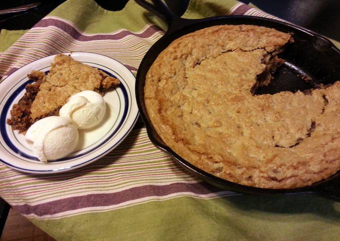 Cast Iron Skillet Chocolate Chip Cookie