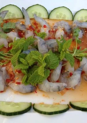 A picture of Shrimp in spicy fish sauce and garlic chillies.