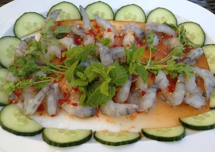 Recipe of Award-winning Shrimp in spicy fish sauce and garlic chillies