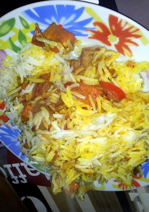 A picture of vegetable under the rice.