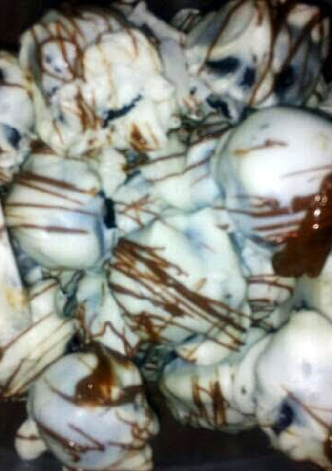 A picture of Oreo Truffles.