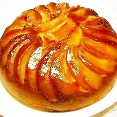 A picture of Cinnamon Apple Cake with Pancake Mix in Rice Cooker.