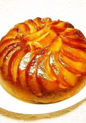 A picture of Cinnamon Apple Cake with Pancake Mix in Rice Cooker.