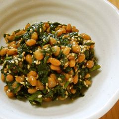 A picture of Chrysanthemum Leaves Tossed in Natto.