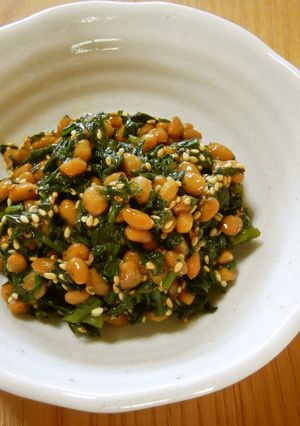 A picture of Chrysanthemum Leaves Tossed in Natto.
