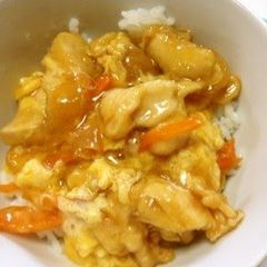 A picture of Tender, Fluffy and Creamy Oyakodon (Egg and Chicken Rice Bowl) Made with Chicken Breast.