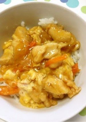 A picture of Tender, Fluffy and Creamy Oyakodon (Egg and Chicken Rice Bowl) Made with Chicken Breast.
