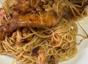 Una foto de Pasta pelo de ángel con camarones a la sonorense