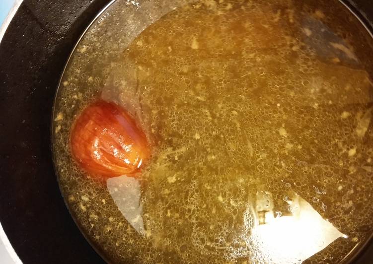 Homemade chicken stock