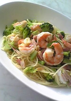 A picture of Shrimp and Broccoli Pasta.