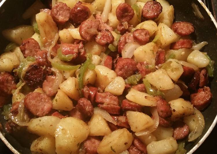 Easy Way to Make Appetizing Sausage and Potatoes