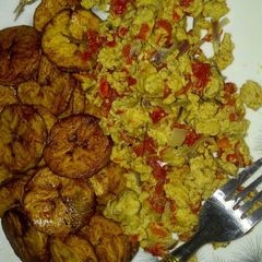 A picture of Scramble eggs and fried plantain.