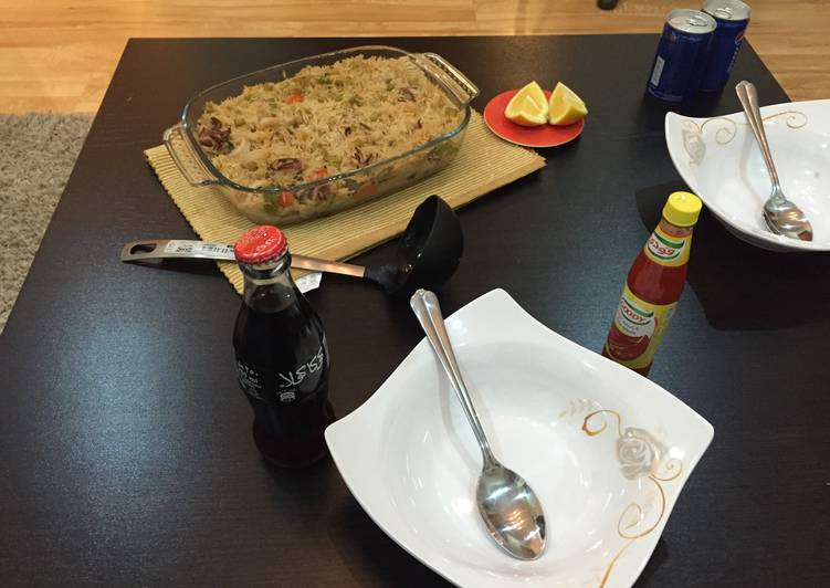 طريقة عمل بايلا بالأرز و الفواكه البحريه