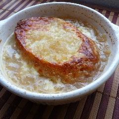 Easy and Delicious Onion Soup A picture of Easy and Delicious Onion Soup.