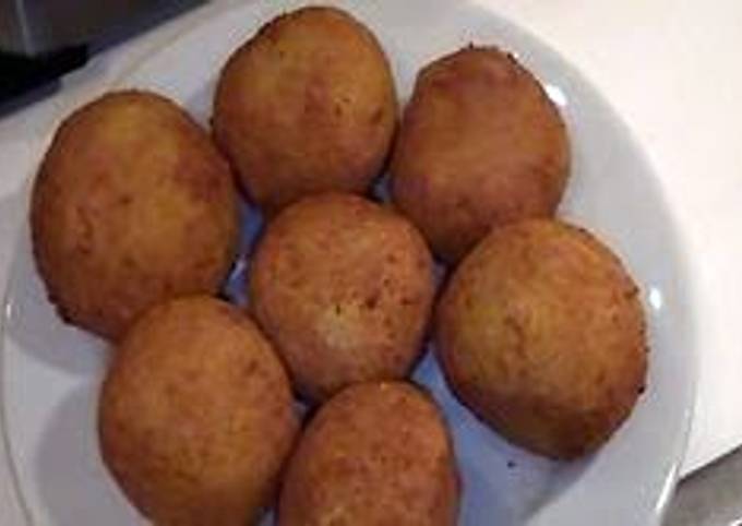 Papas Rellenas 🥔🇵🇷 Ingredients: 2 lbs potatoes 3 tbsp corn