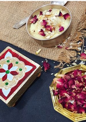 સોજી નો શીરો (Sooji Sheera Recipe In Gujarati) રેસીપી મુખ્ય ફોટો