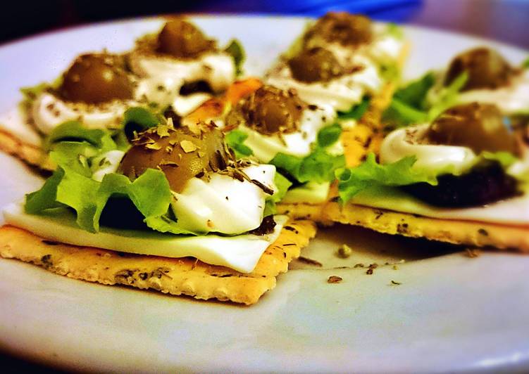 Olive salad crackers