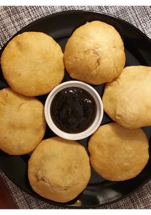 A picture of Pyaaz ki kachori.