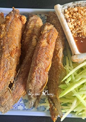 Hình của món Cá chạch chiên giòn chấm mắm me.