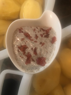Una foto de Crema de champiñones con crujiente de paleta