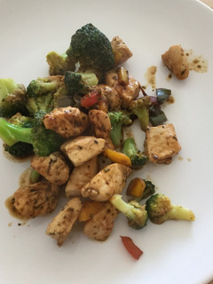 A picture of Worcester sauce chicken with broccoli.