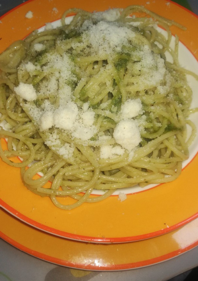 Una foto de Espaguetis al Pesto