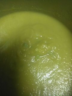 Una foto de Crema de guisantes y patatas