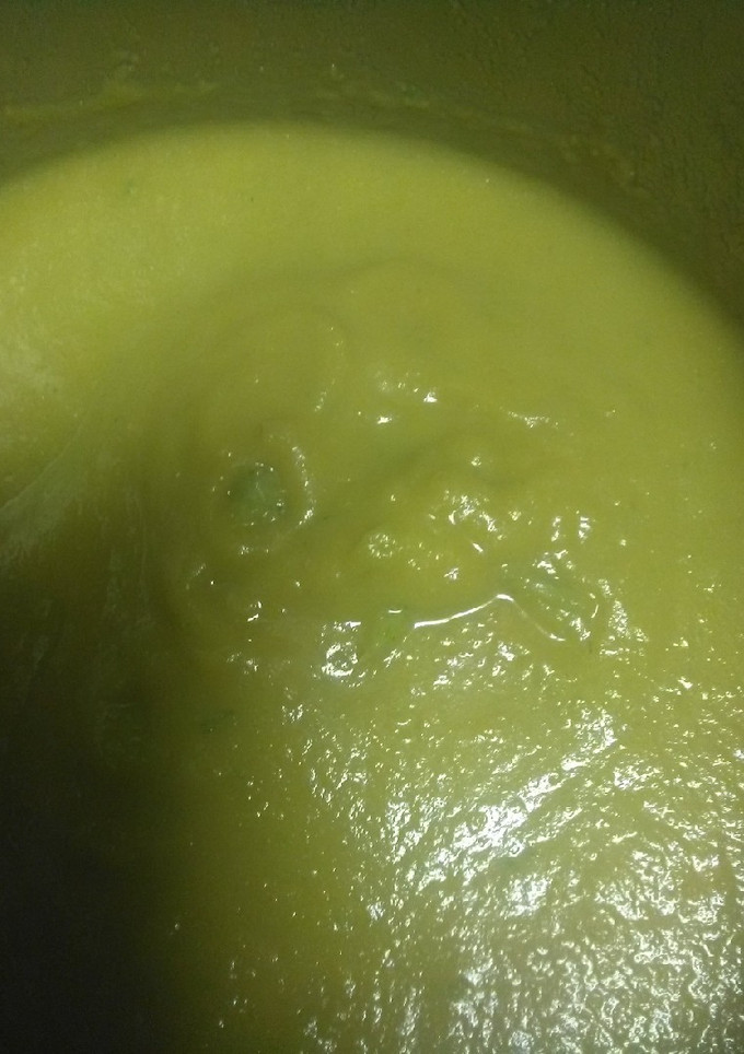 Una foto de Crema de guisantes y patatas