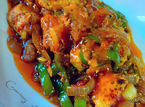Foto principal de Pechuga de pollo en salsa picante de harsa y thai