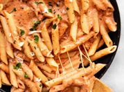 A picture of penne and rigatoni pasta