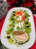 Arrollado de pan molde relleno de salmón ahumado y palmitos