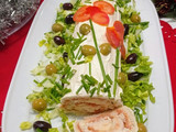 Arrollado de pan molde relleno de salmón ahumado y palmitos