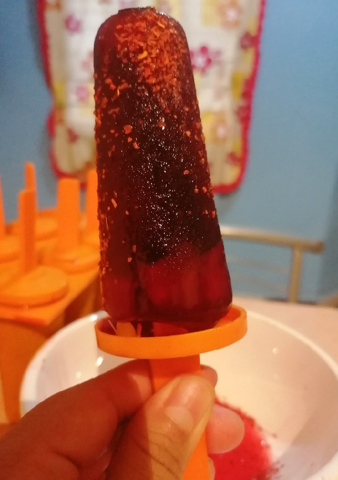 Una foto de Paletas de jamaica y ciruela