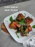 Ayam Goreng Daun Selasih