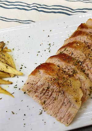 慢煎松阪豬與奶油蒜香巧克力菇 的食譜成品照片