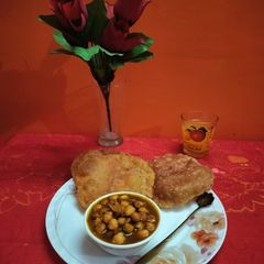 A picture of Kabuli chana masala.