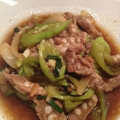 A picture of Spicy and sweet stir fry spare ribs.