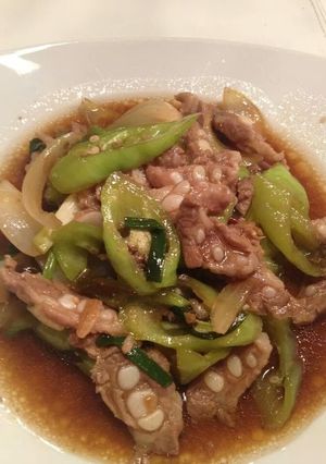 A picture of Spicy and sweet stir fry spare ribs.