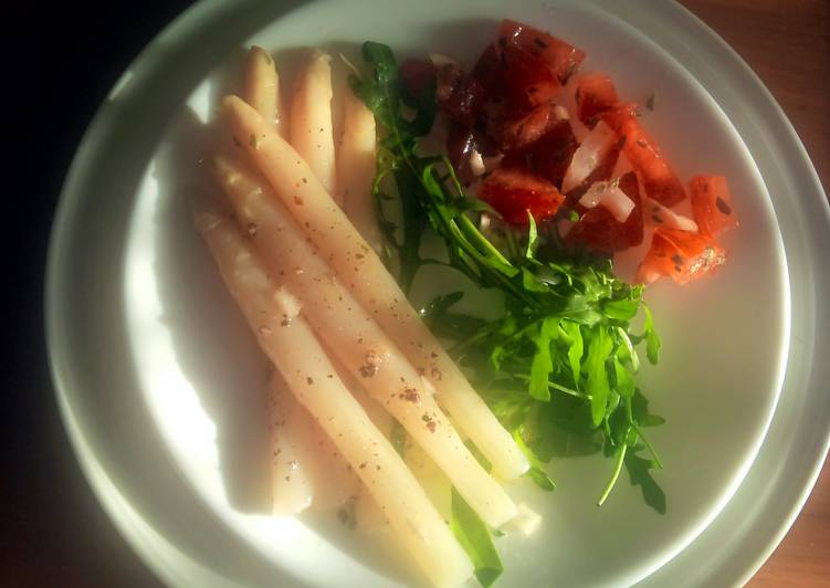 Simple Way to Make Any-night-of-the-week sig/ari white asparagus with two sauces