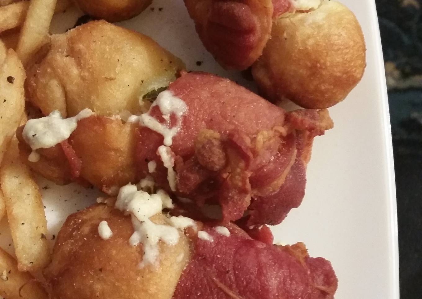 Djs kicking bacon beauties