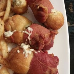 A picture of Djs kicking bacon beauties.