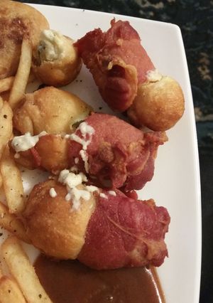 A picture of Djs kicking bacon beauties.