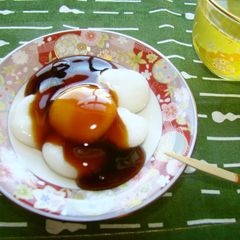 A picture of Delicious Mitarashi Dango With Thick Sauce.