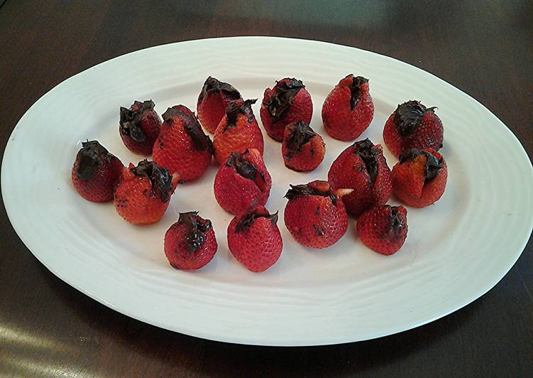 How to Prepare Favorite Chocolate Filled Truffle Strawberry&#39;s